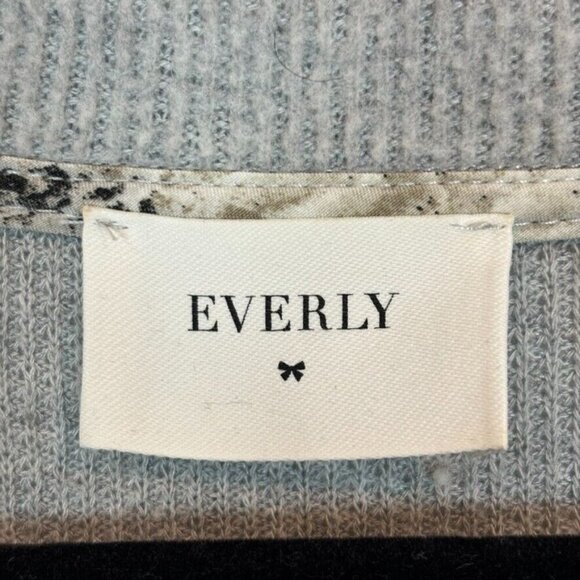 Everly Women's Grey Crew Neck Sweater Size Medium Bow Tie Accent Feminine Winter - Picture 7 of 10